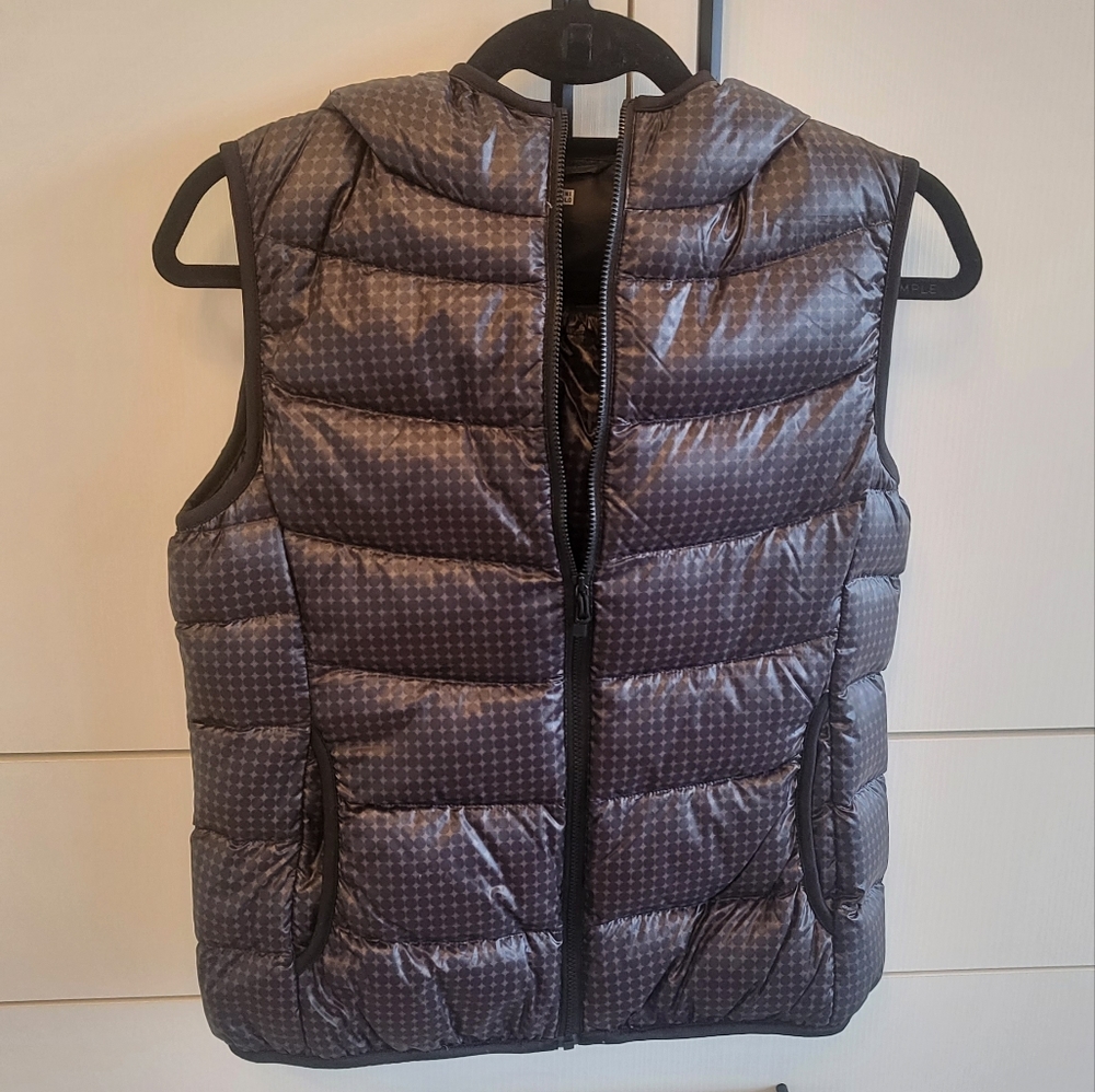 Like New! UNIQLO Ultra Light Down Vest